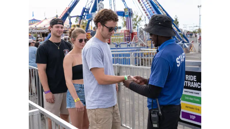 Carnival Ride Wristbands: Ubegrænsede ture, billetter eller RFID?